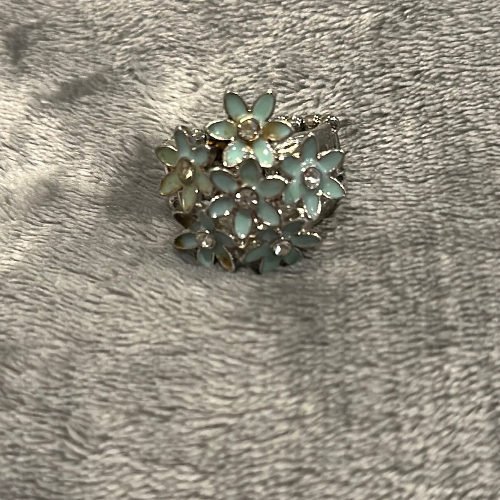 Flower Ring With Rhinestones